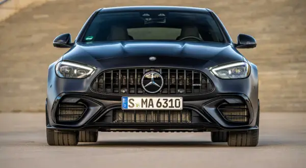 Mercedes C Klasa AMG: V8 czy hybryda? Przewodnik kupującego