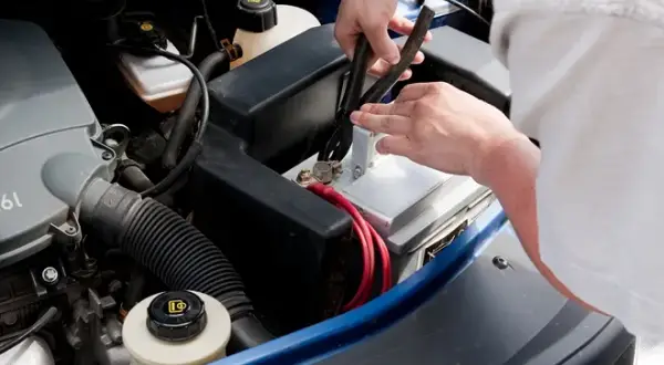 Jak dolać płyn chłodniczy do Toyoty Corolli? Bezpieczny poradnik