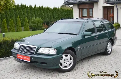 Mercedes W202: Kupić Klasę C? Sprawdź, jak znaleźć perełkę bez rdzy!