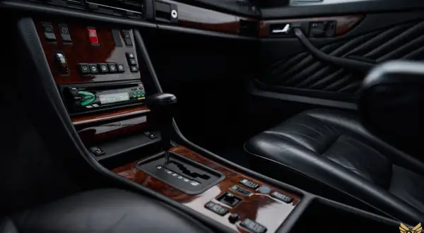 Mercedes 560 SEC (C126): Ikona, inwestycja? Kompletny przewodnik