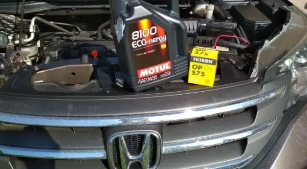 Olej do Hondy CR-V 2.0 benzyna: Wybierz idealny! Gen. II-V