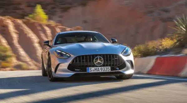 Mercedes-AMG GT: Ikona, osiągi, ceny. Czy to auto dla Ciebie?