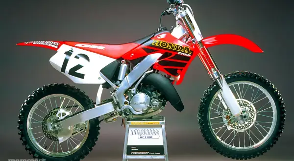 Honda CR 125: Ile koni ma legenda? Pełna analiza mocy