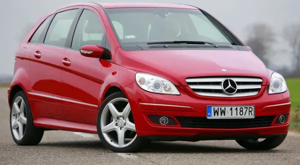 Mercedes Klasa B używany: Czy warto? Opinie, awarie, koszty.