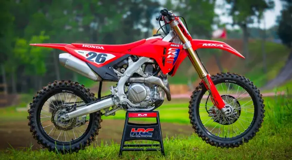 Moc Honda CRF 450: Ile KM i którą wersję wybrać?
