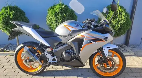 CBR 125 JC50: Zwiększ moc! Remap, koszty i prawne pułapki